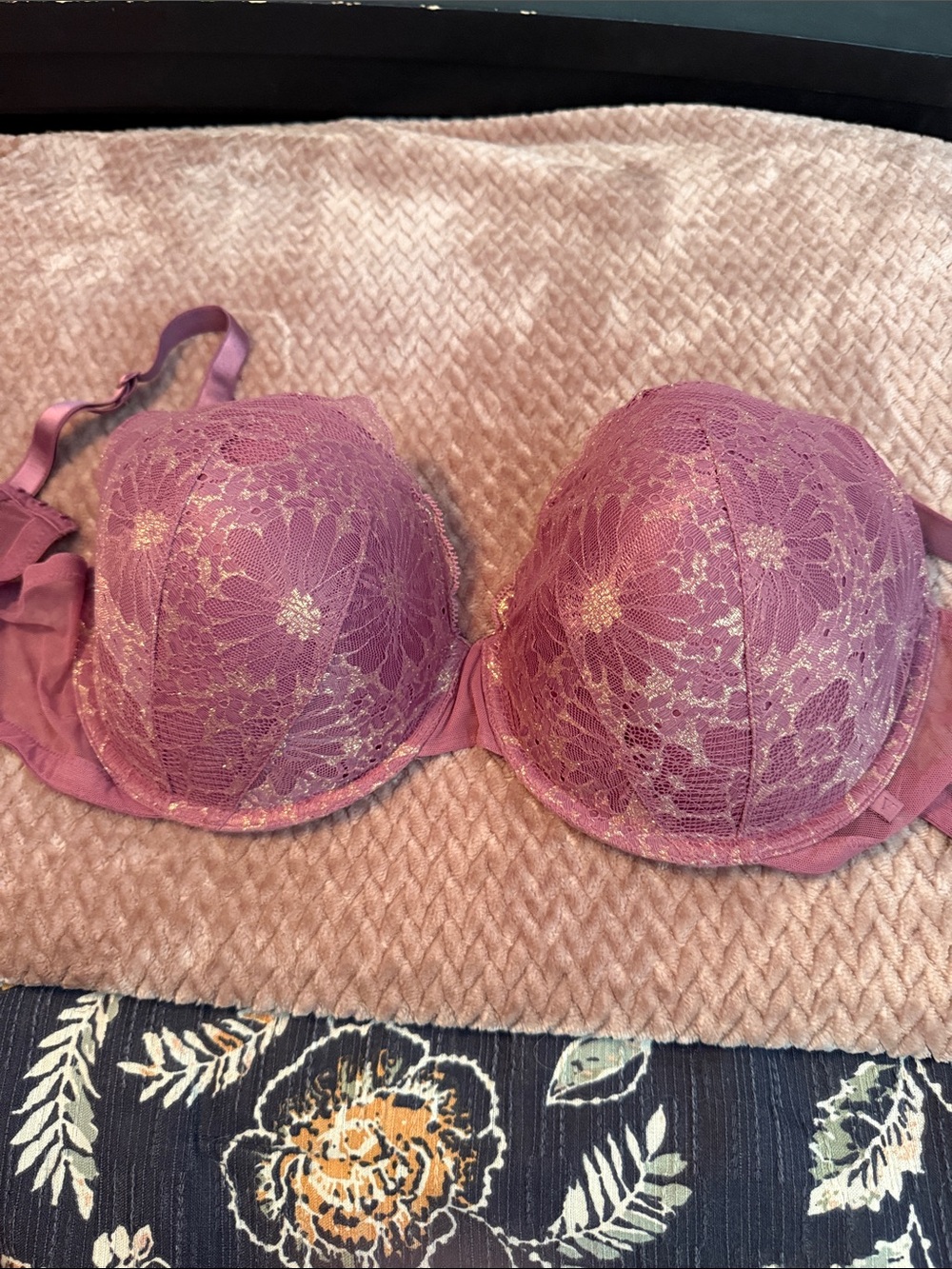 Victoria's Secret Lace Push-Up Bra in Mauve Pink